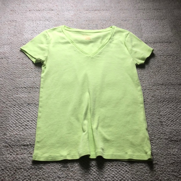 🌷Like green v-neck - Picture 1 of 2